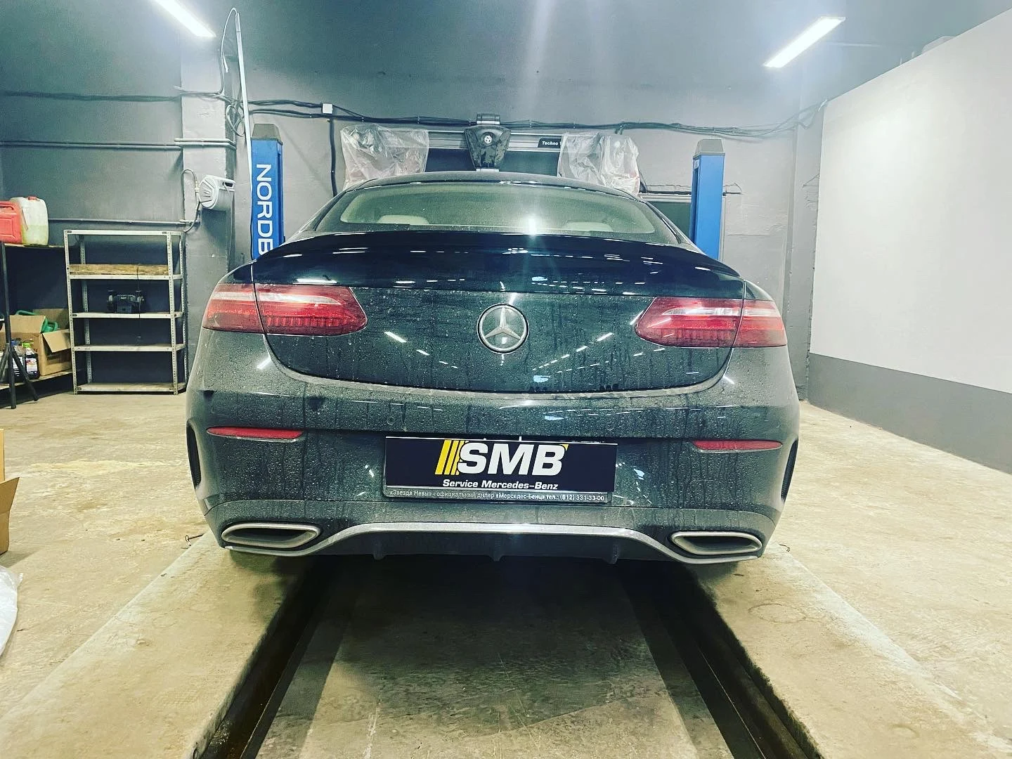 Mercedes в боксе